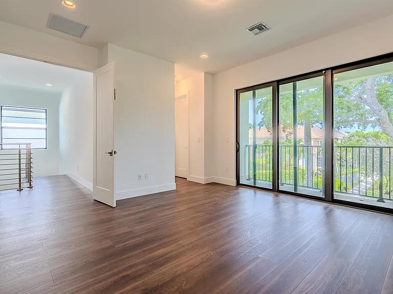 1427 SW 23rd St — Photo 25