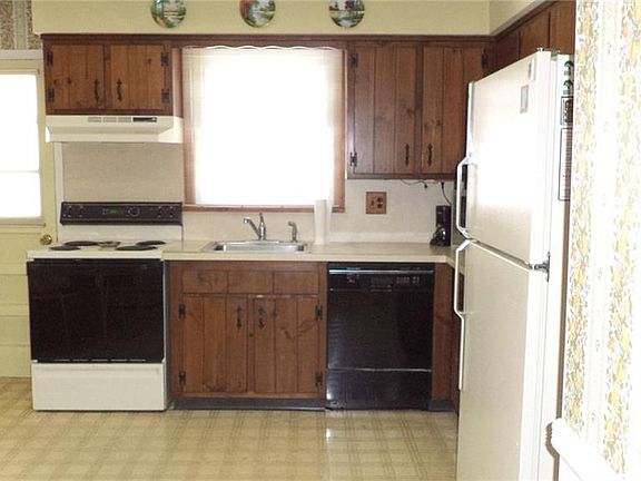 3rd image of 3358 Poplar St