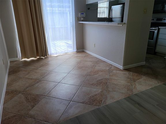 4th image of 2626 North Blvd #18