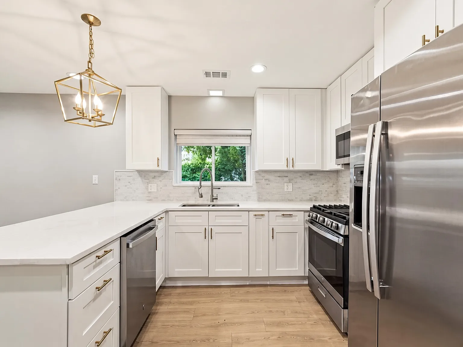 2 bed, 1250 sqft, $1,795 — Photo 2