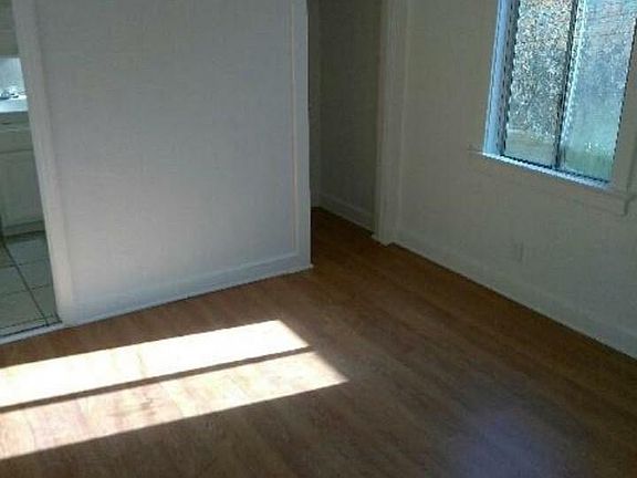 5th image of 1104 S Grande Vista Ave