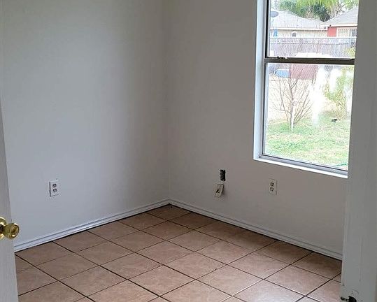 5th image of 611 Bougainvillea St