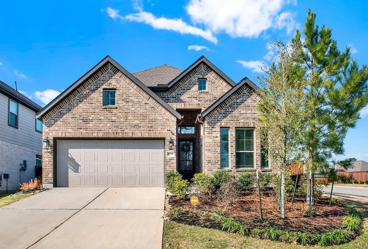4 bed, 3.0 bath, 2153 sqft, $2,900 — Photo 1