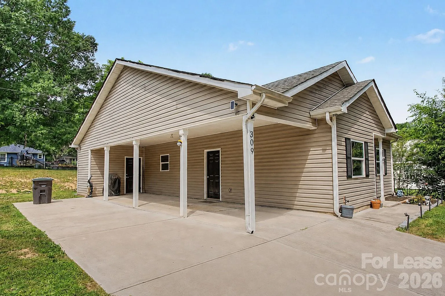 3 bed, 2.0 bath, 1150 sqft, $1,800 — Photo 1