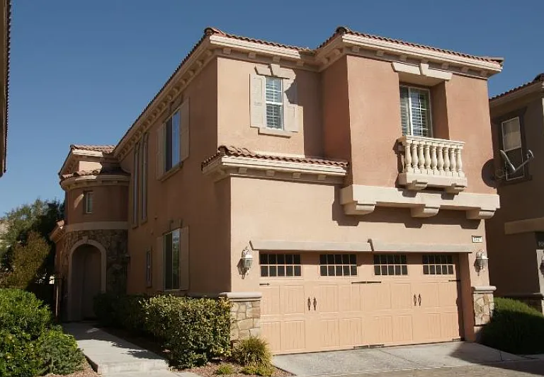 2407 Granada Bluff Ct — Photo 1