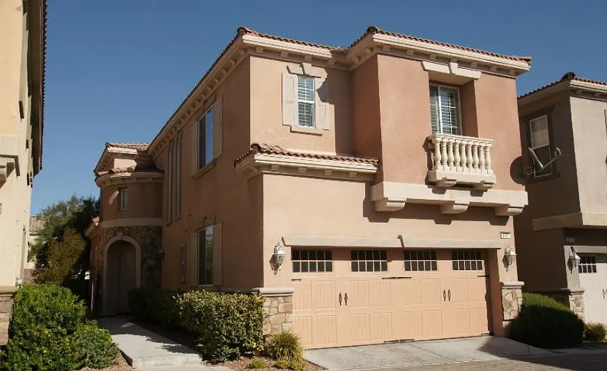 2407 Granada Bluff Ct