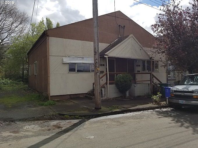 1st image of 3240 N Borthwick Ave