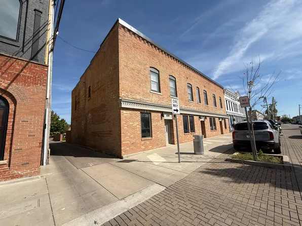 428 4th St #A, Columbus, IN 47201