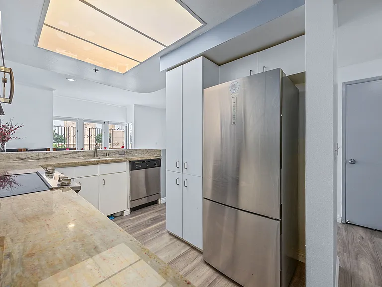 620 State St #123 — Photo 15
