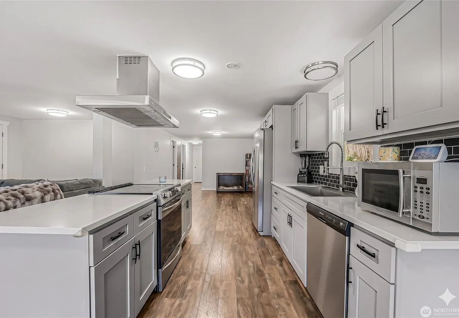 3 bed, 1435 sqft, $2,800 — Photo 2