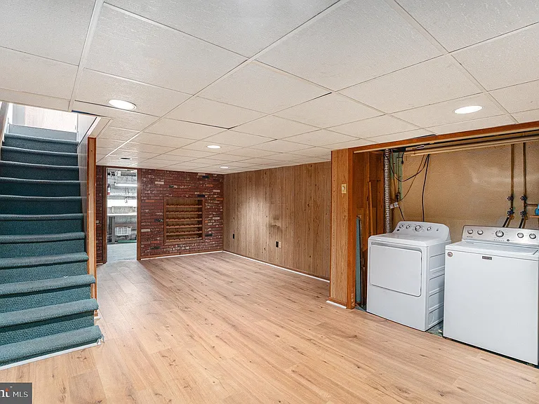819 W 4th St — Photo 23