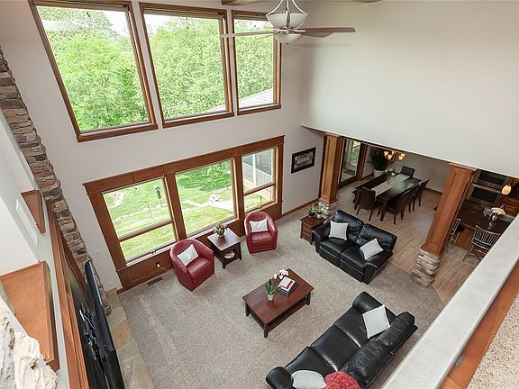 5th image of 330 Painted Woods Dr