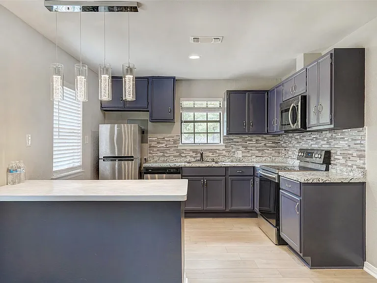 1806 Dixie Ln — Photo 6