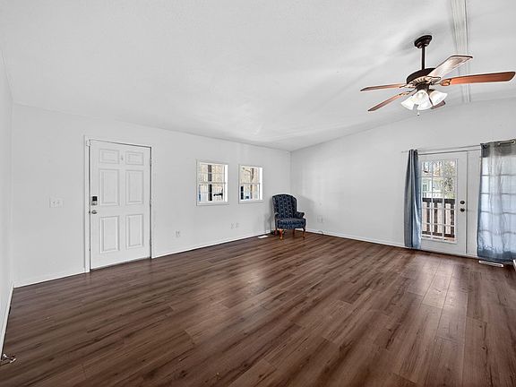 5th image of 220 Pierce Ln