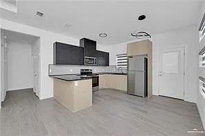 2 bed, 2.0 bath, 1000 sqft, $1,200 — Photo 4