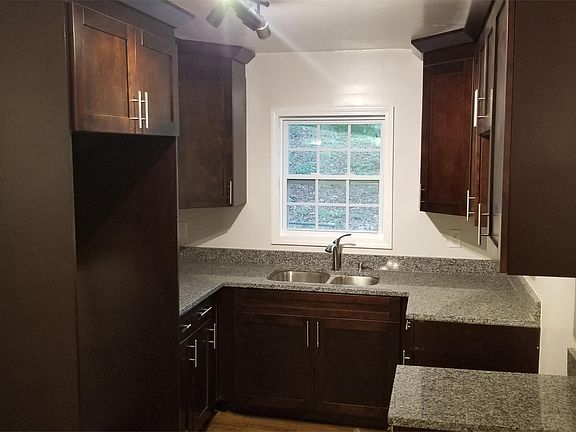 Custom Cabinets / Granite Countertops