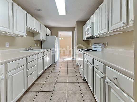 3rd image of 8440 Lawnpark Dr
