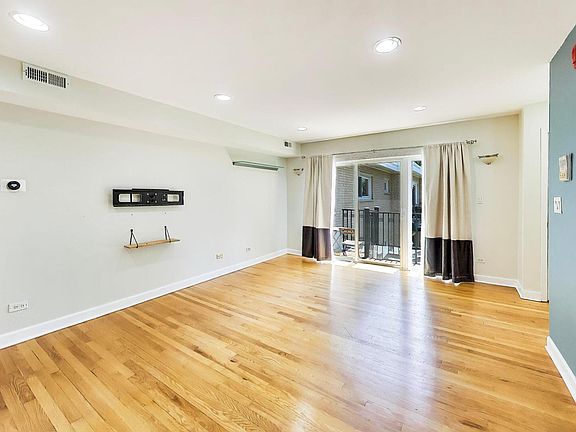 5th image of 717 Seward St APT 3E