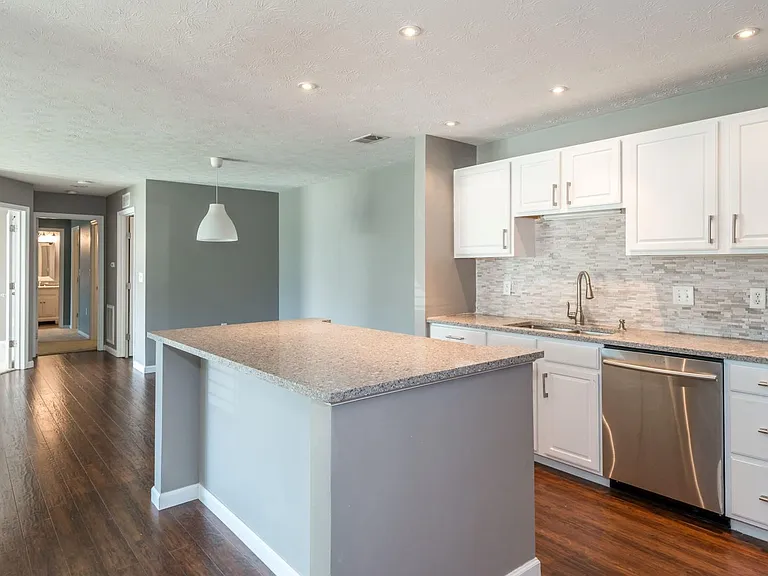 3048 Westminster Dr #101 — Photo 6
