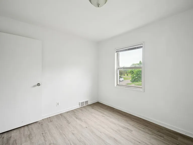 Franklin Village Apartments — Photo 8