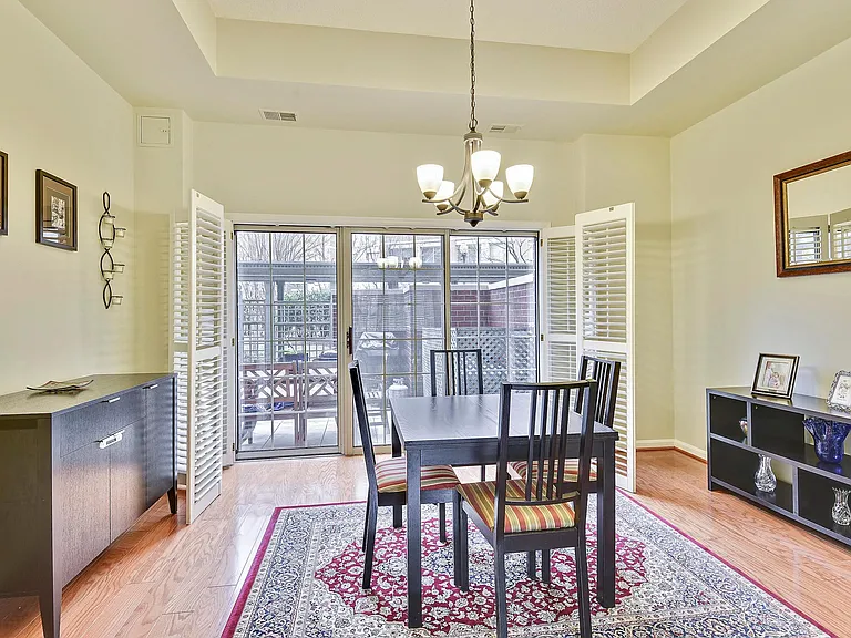 2105 Jamieson Ave — Photo 6