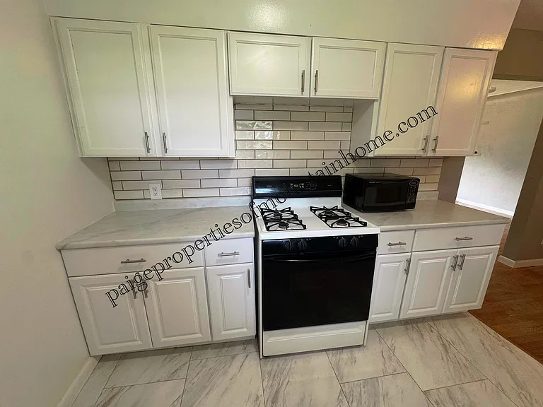 425 Ashington Dr — Photo 10