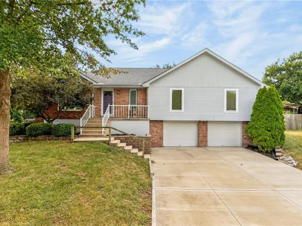 906 NW Chestnut Cir, Blue Springs, MO 64015