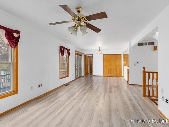 5th image of 1509 Maple Hollow St SE