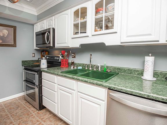 5th image of 445 Amanda Cir