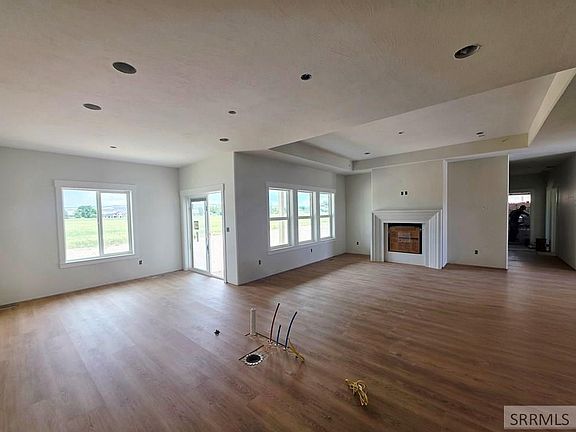 4th image of 661 Glacier Ave