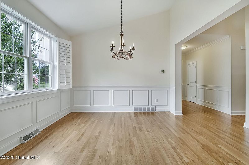 5th image of 70 Sutherland Drive