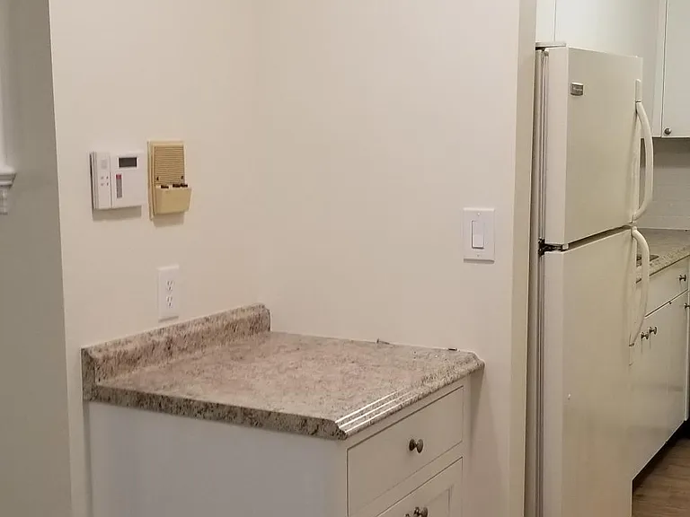 235 Henry Ave #31K — Photo 8