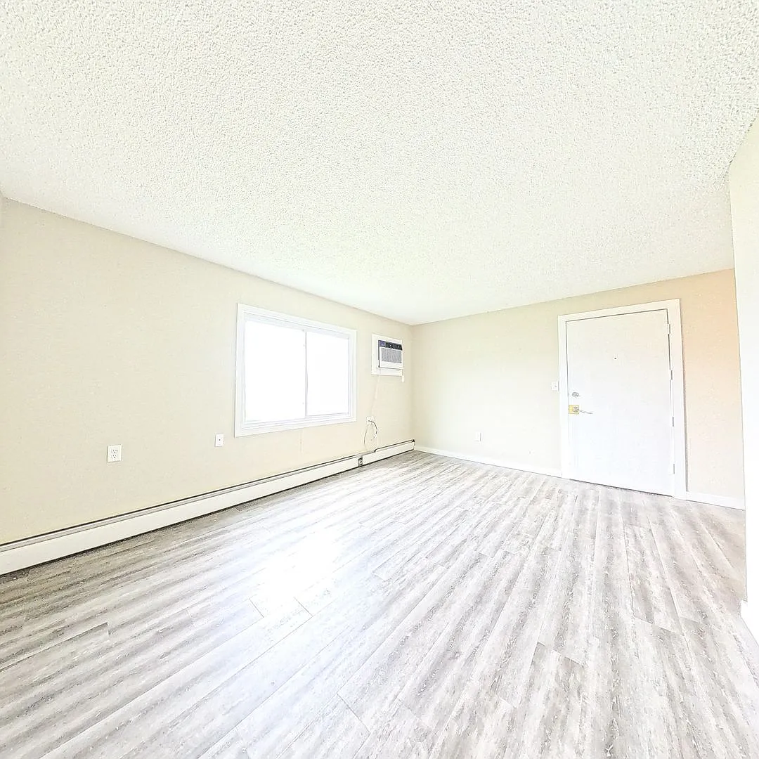 18th St Apartments — Photo 2