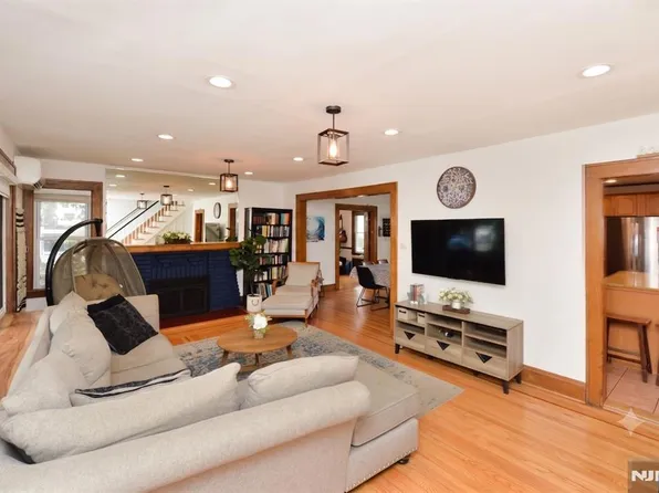 1-20 Cyril Ave, Fair Lawn, NJ 07410