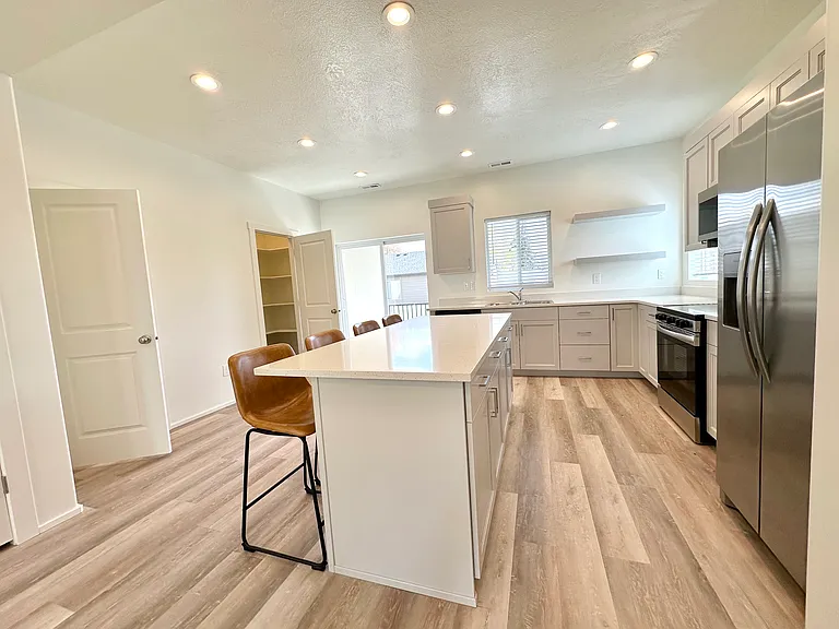 456 N 600 E — Photo 40