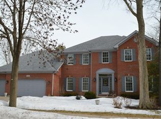 1922 Bridle Ct, St Charles, IL 60174