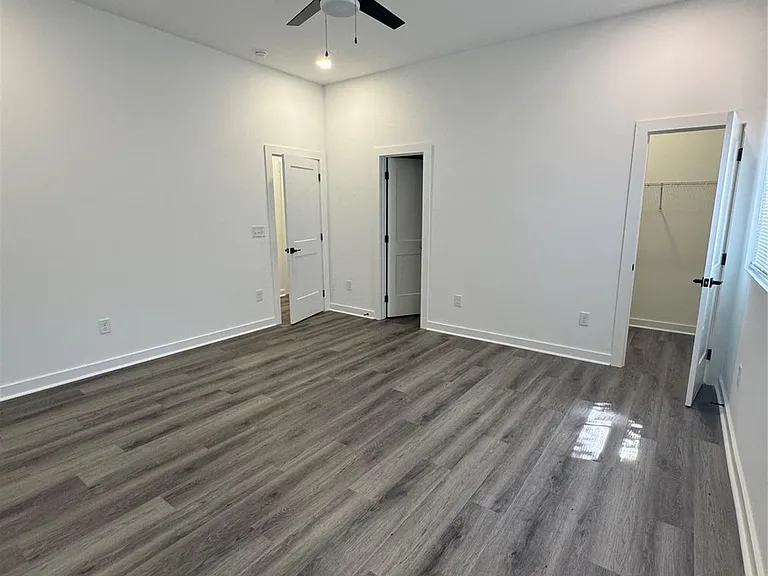 331 E Lowrance Ave — Photo 10