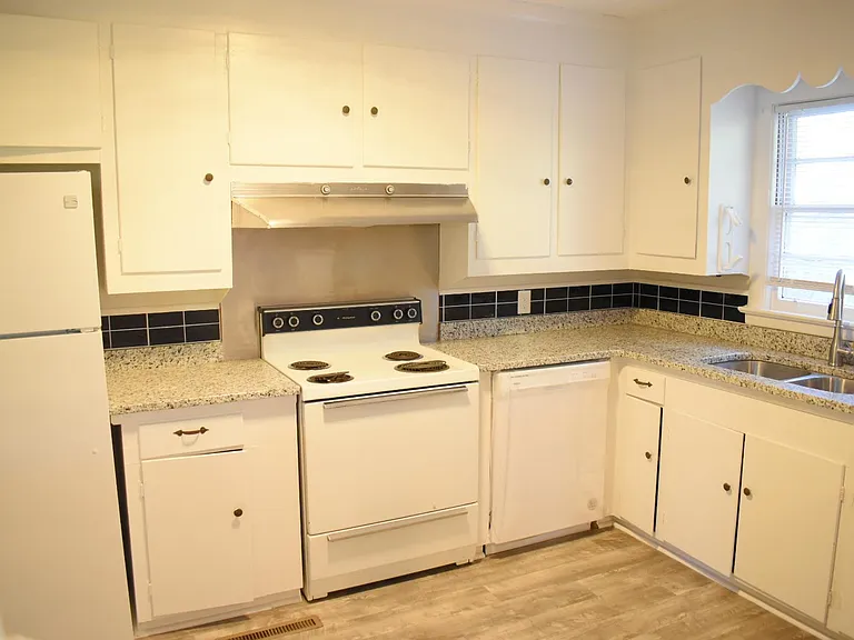 2103 Pender Ave #1 — Photo 10