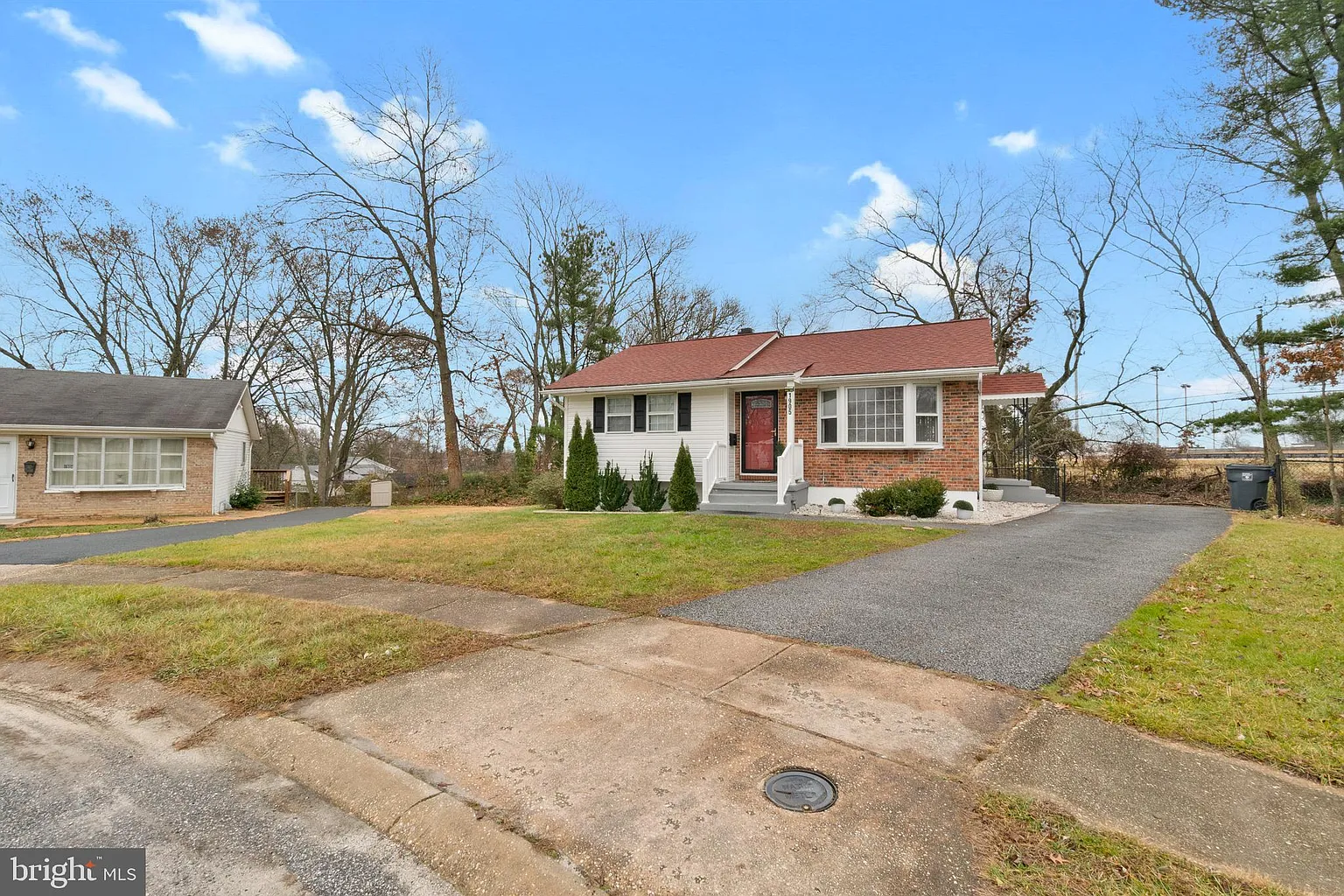 1905 Larch Ct photo 1