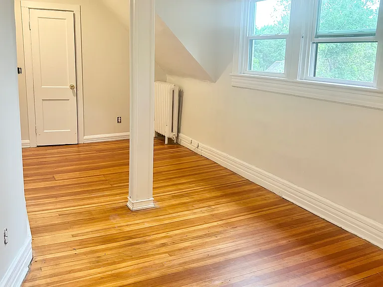 444 Glen St #6 — Photo 2