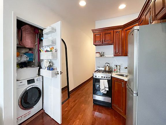 2nd image of 70-80 Kenmare St #9