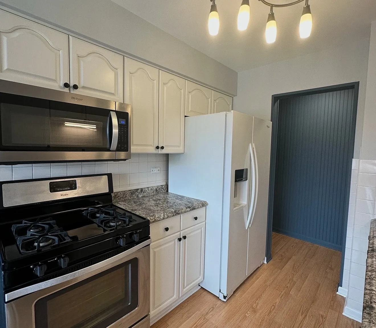 2 bed, 1.5 bath, 1000 sqft, $1,850 — Photo 2