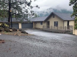 581 Oakridge Dr, Grants Pass, OR 97526