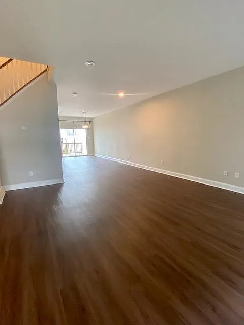 3 bed, 2.5 bath, 2056 sqft, $3,200 — Photo 3