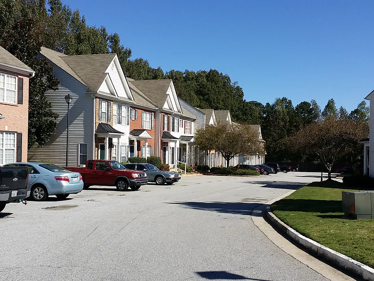 655 Kenridge Dr — Photo 4