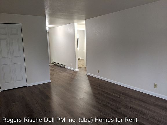 4th image of 390 NE Izett St #8660404