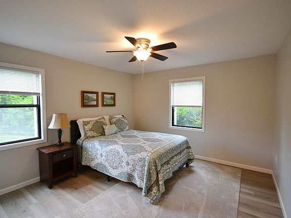 Back Bedroom with queen bed