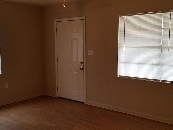 2nd image of 310 N Oak St