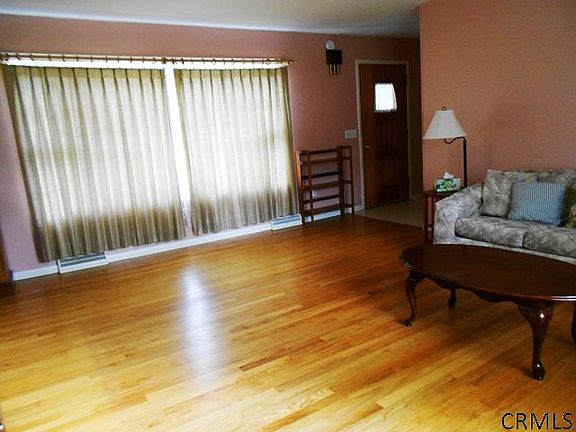 4th image of 7 Patricia Ln