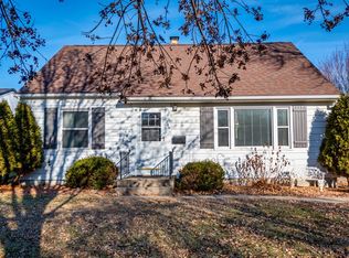 280 25th Ave SW, Cedar Rapids, IA 52404